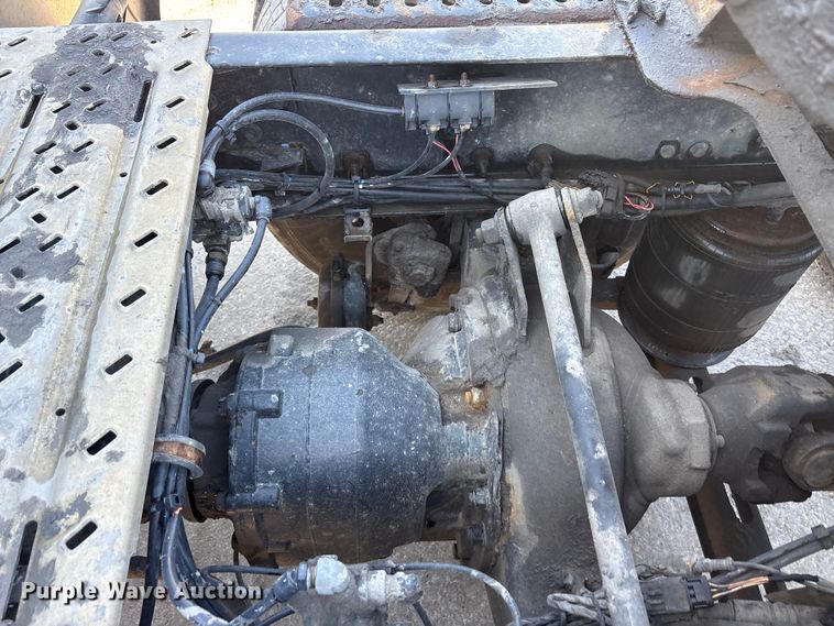 image for item FG1017 2016 Mack CXU613 semi truck