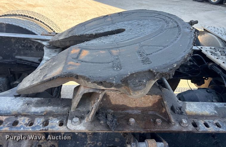 image for item FG1017 2016 Mack CXU613 semi truck