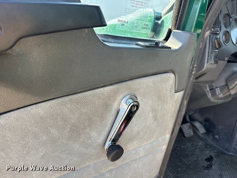 image for item FG1017 2016 Mack CXU613 semi truck