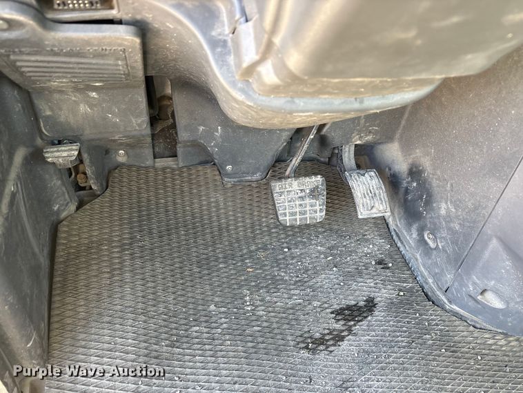 image for item FG1017 2016 Mack CXU613 semi truck