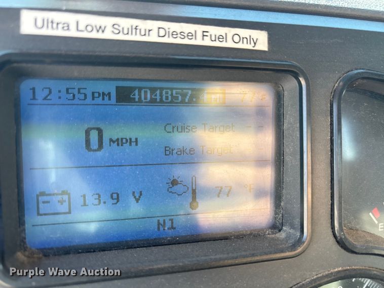 image for item FG1017 2016 Mack CXU613 semi truck