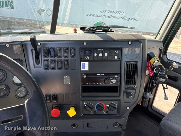 image for item FG1017 2016 Mack CXU613 semi truck