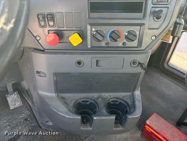 image for item FG1017 2016 Mack CXU613 semi truck