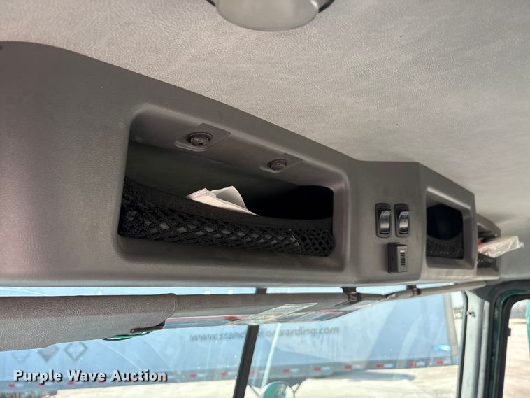 image for item FG1017 2016 Mack CXU613 semi truck