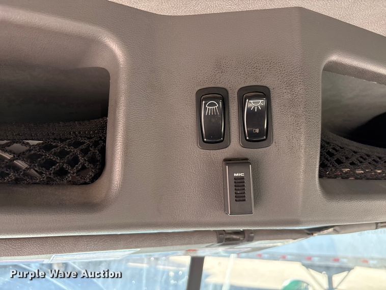 image for item FG1017 2016 Mack CXU613 semi truck