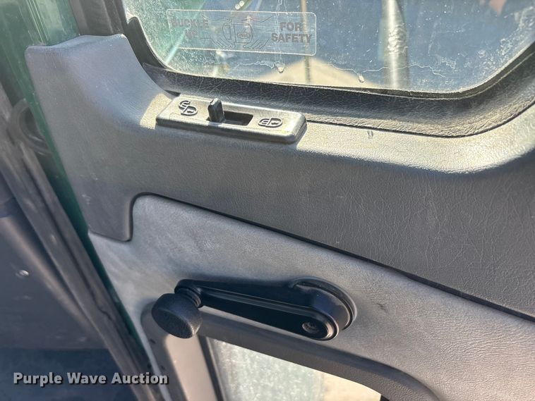 image for item FG1017 2016 Mack CXU613 semi truck