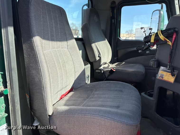 image for item FG1017 2016 Mack CXU613 semi truck