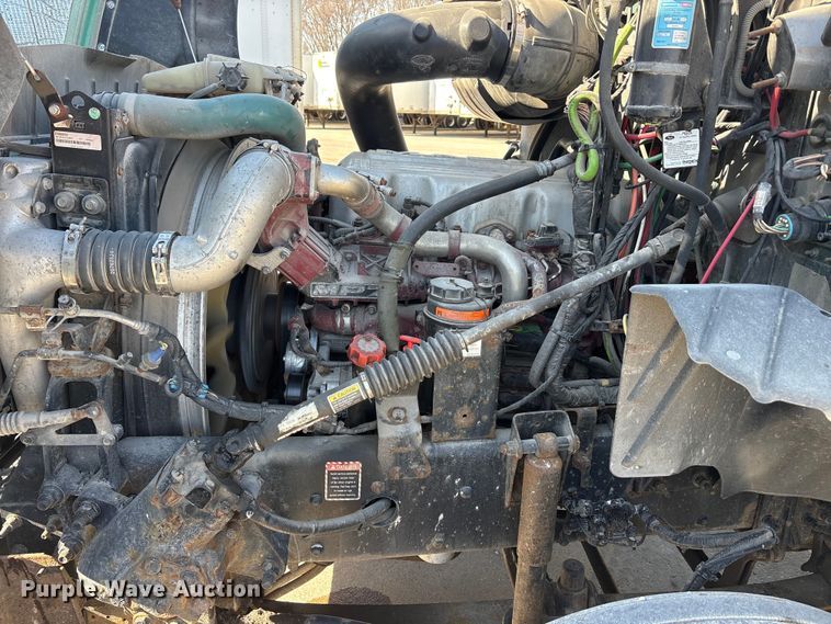 image for item FG1017 2016 Mack CXU613 semi truck