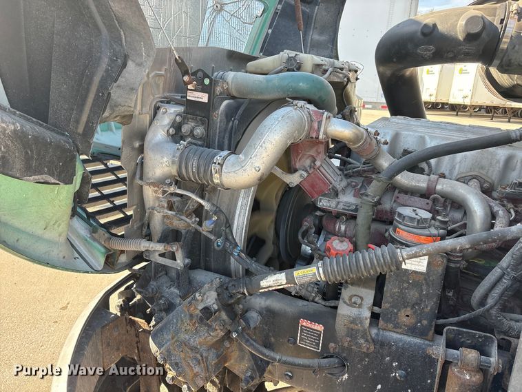 image for item FG1017 2016 Mack CXU613 semi truck