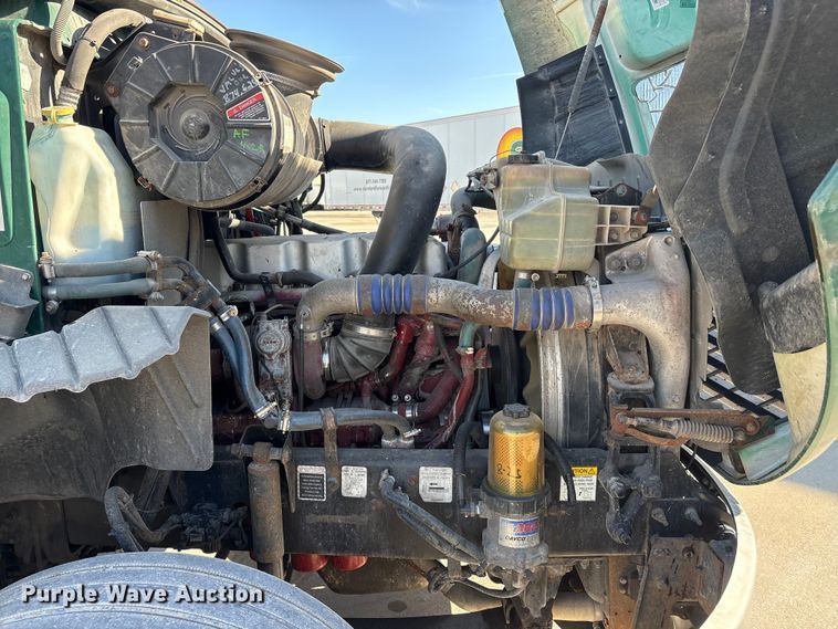 image for item FG1017 2016 Mack CXU613 semi truck