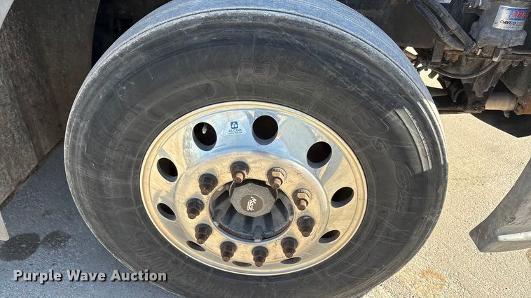 image for item FG1017 2016 Mack CXU613 semi truck