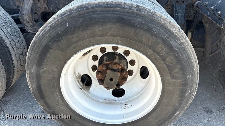 image for item FG1017 2016 Mack CXU613 semi truck