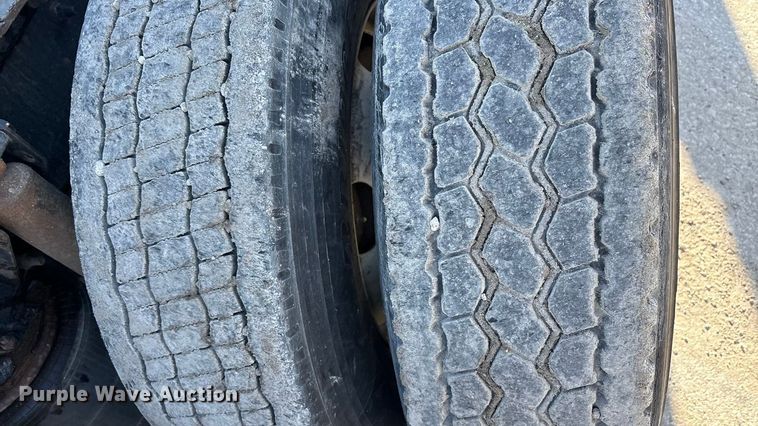 image for item FG1017 2016 Mack CXU613 semi truck