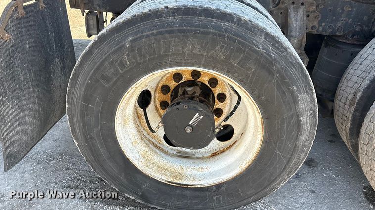 image for item FG1017 2016 Mack CXU613 semi truck