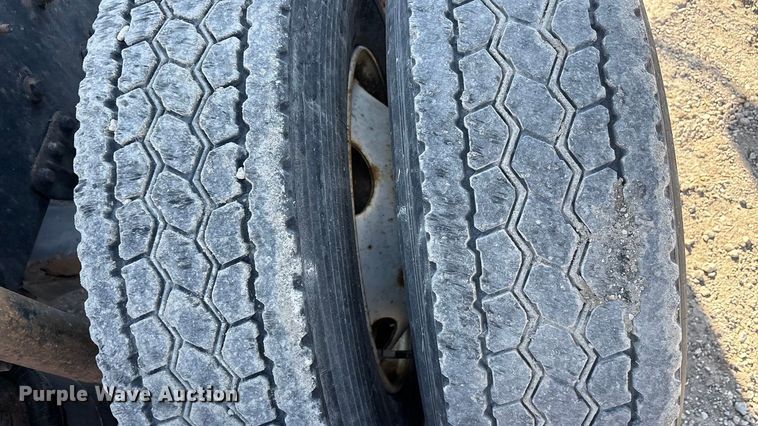 image for item FG1017 2016 Mack CXU613 semi truck