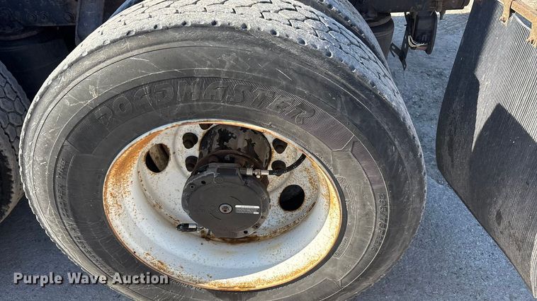 image for item FG1017 2016 Mack CXU613 semi truck