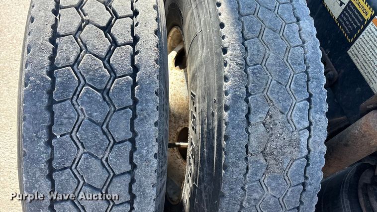 image for item FG1017 2016 Mack CXU613 semi truck