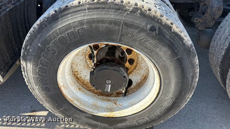 image for item FG1017 2016 Mack CXU613 semi truck