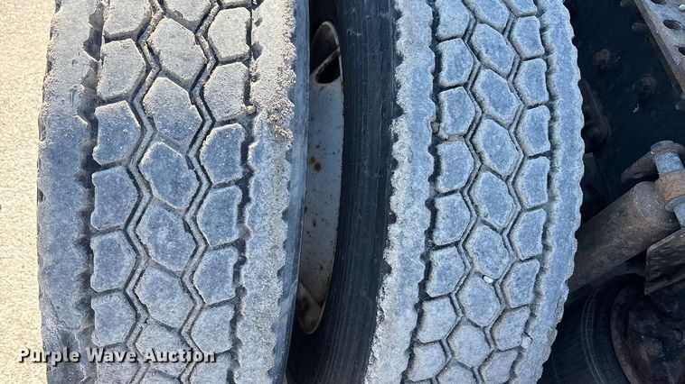 image for item FG1017 2016 Mack CXU613 semi truck