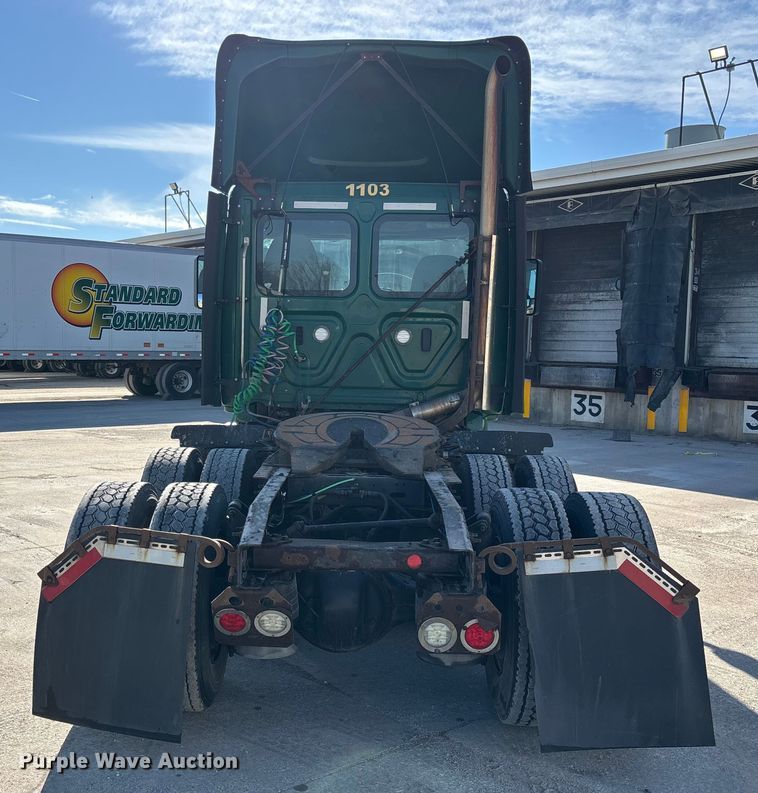 image for item FG1018 2017 Freightliner Cascadia 125 semi truck