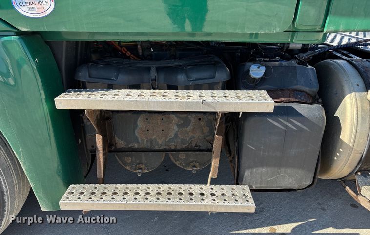 image for item FG1018 2017 Freightliner Cascadia 125 semi truck