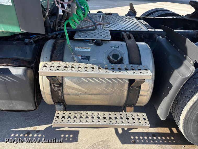 image for item FG1018 2017 Freightliner Cascadia 125 semi truck