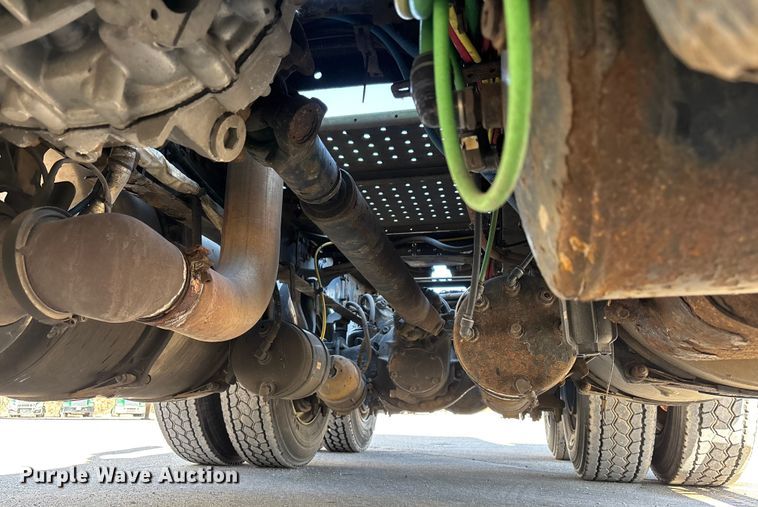 image for item FG1018 2017 Freightliner Cascadia 125 semi truck