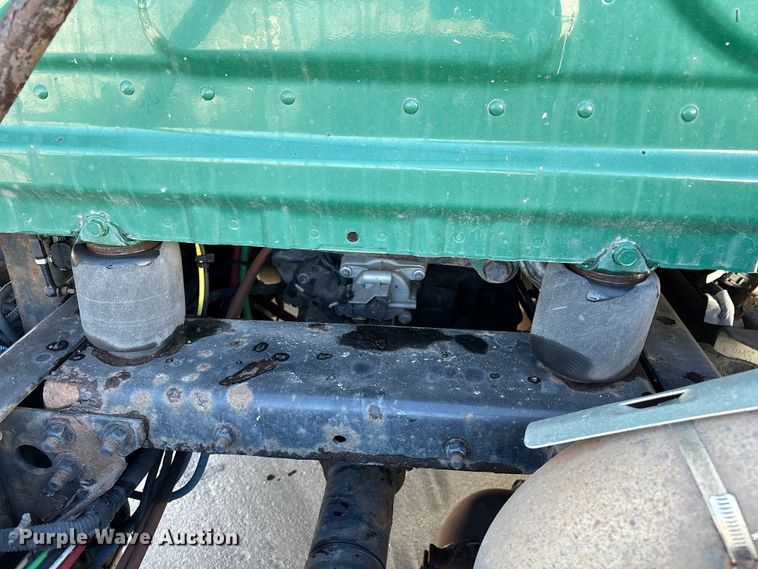 image for item FG1018 2017 Freightliner Cascadia 125 semi truck