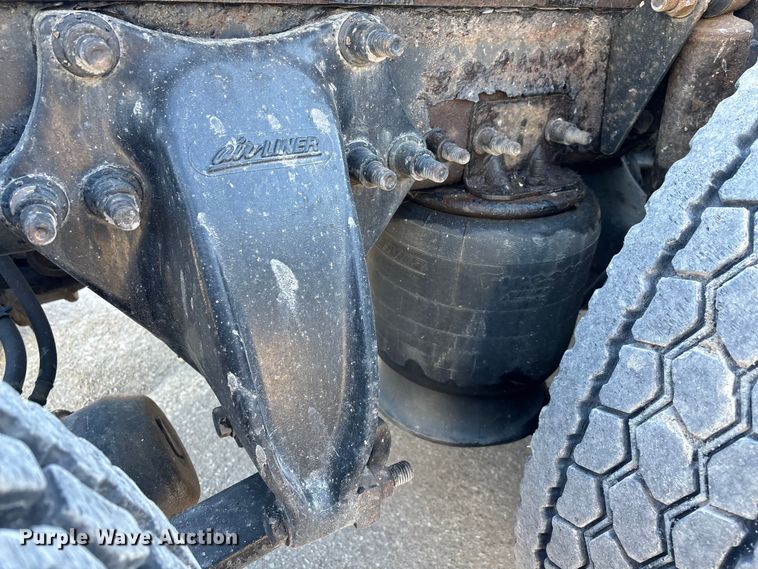 image for item FG1018 2017 Freightliner Cascadia 125 semi truck