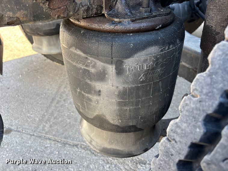 image for item FG1018 2017 Freightliner Cascadia 125 semi truck