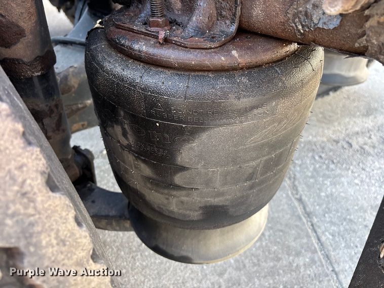 image for item FG1018 2017 Freightliner Cascadia 125 semi truck