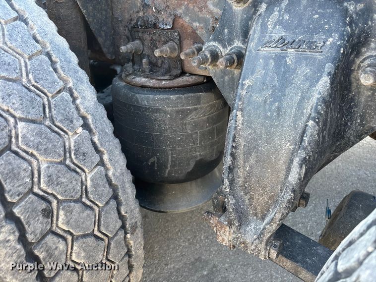 image for item FG1018 2017 Freightliner Cascadia 125 semi truck