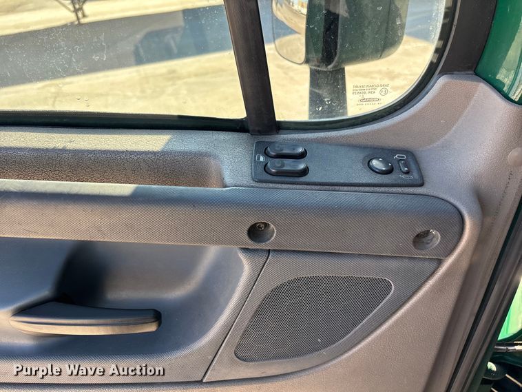 image for item FG1018 2017 Freightliner Cascadia 125 semi truck