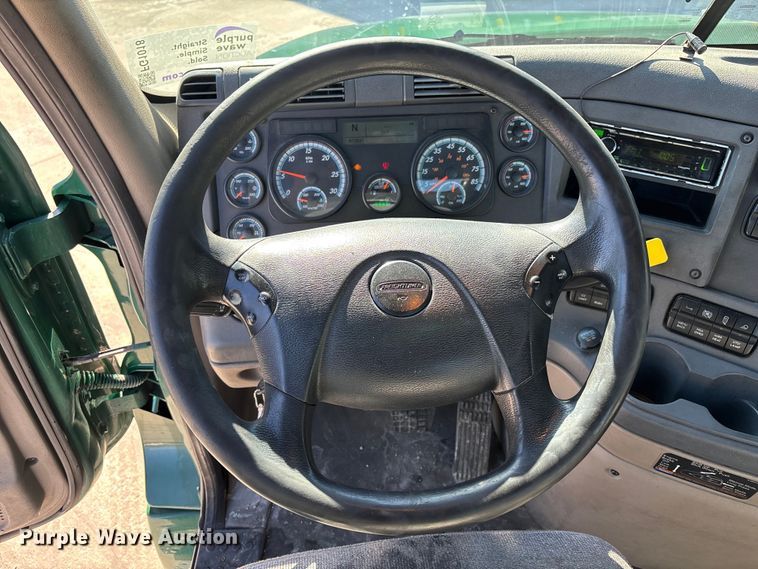 image for item FG1018 2017 Freightliner Cascadia 125 semi truck