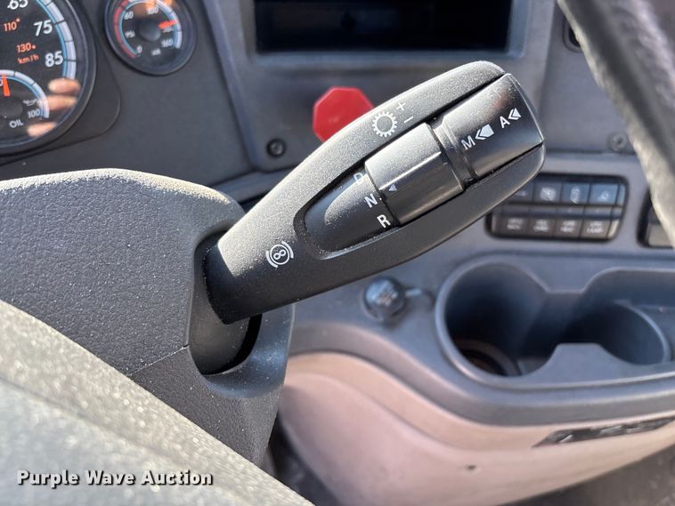 image for item FG1018 2017 Freightliner Cascadia 125 semi truck