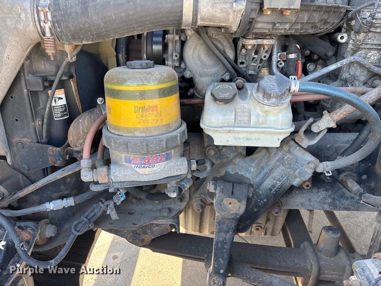 image for item FG1018 2017 Freightliner Cascadia 125 semi truck