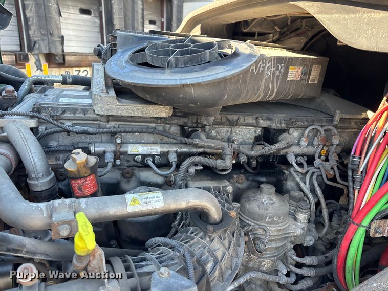 image for item FG1018 2017 Freightliner Cascadia 125 semi truck