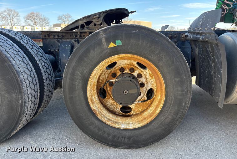 image for item FG1018 2017 Freightliner Cascadia 125 semi truck