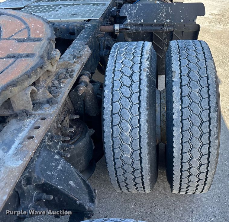 image for item FG1018 2017 Freightliner Cascadia 125 semi truck