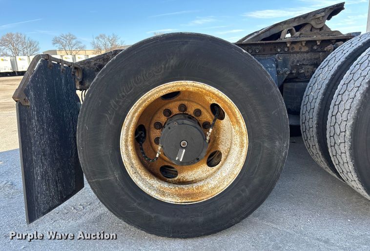 image for item FG1018 2017 Freightliner Cascadia 125 semi truck