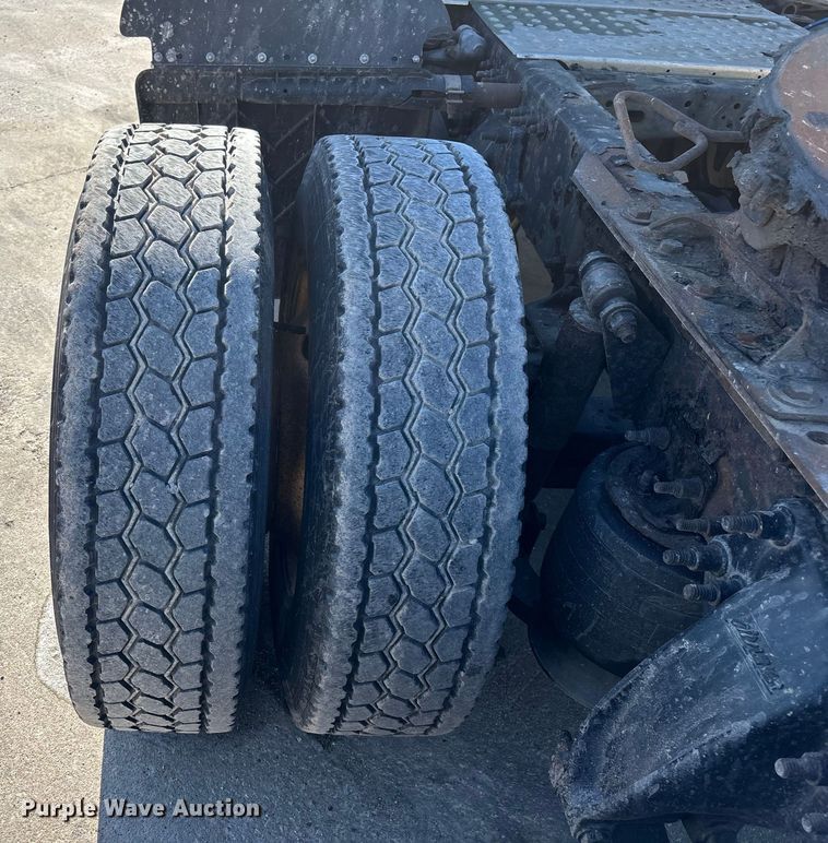 image for item FG1018 2017 Freightliner Cascadia 125 semi truck