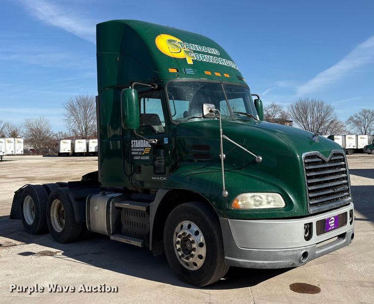 image for item FG1019 2016 Mack CXU613 semi truck