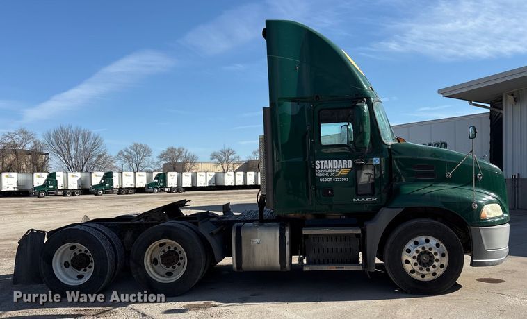 image for item FG1019 2016 Mack CXU613 semi truck