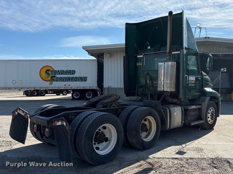 image for item FG1019 2016 Mack CXU613 semi truck