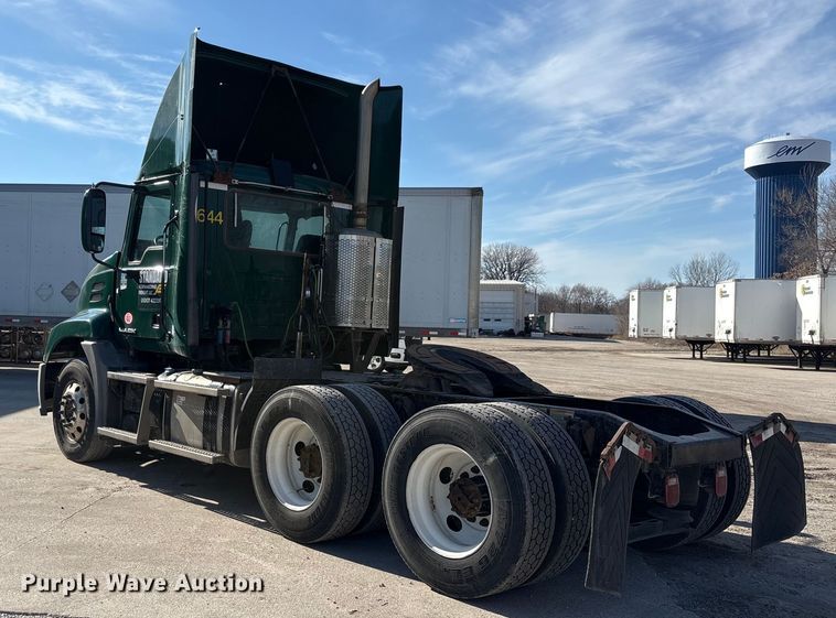 image for item FG1019 2016 Mack CXU613 semi truck