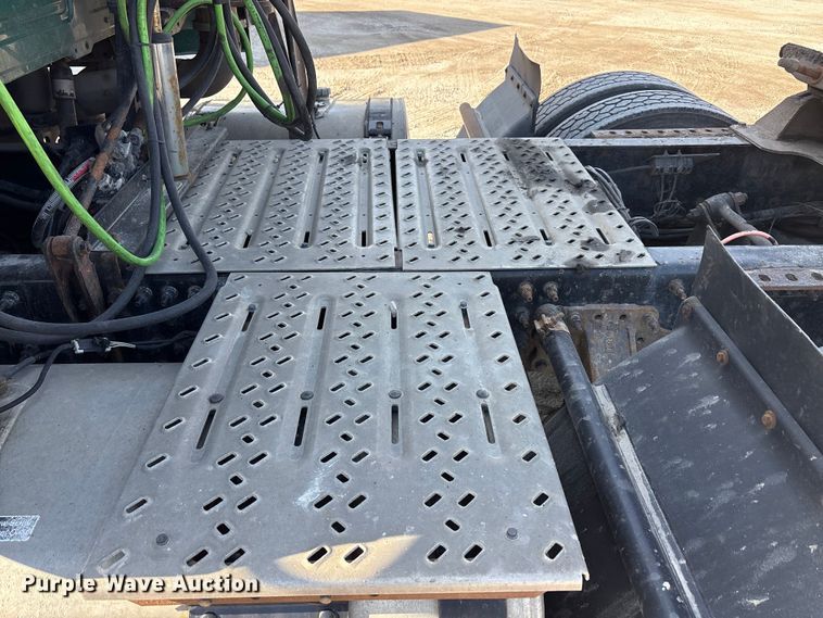 image for item FG1019 2016 Mack CXU613 semi truck