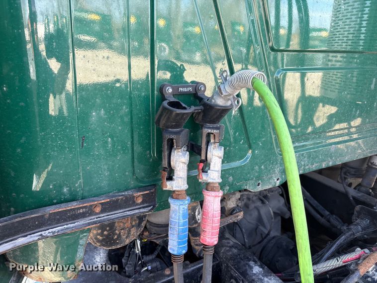 image for item FG1019 2016 Mack CXU613 semi truck