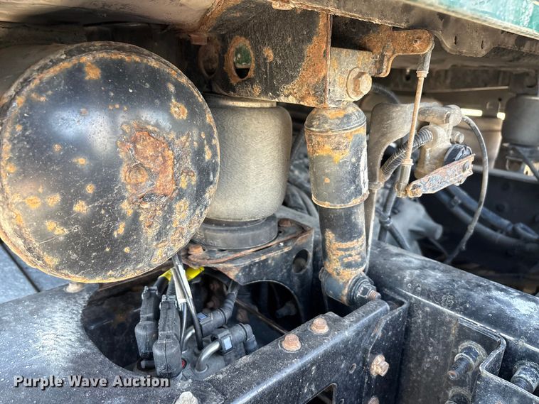 image for item FG1019 2016 Mack CXU613 semi truck