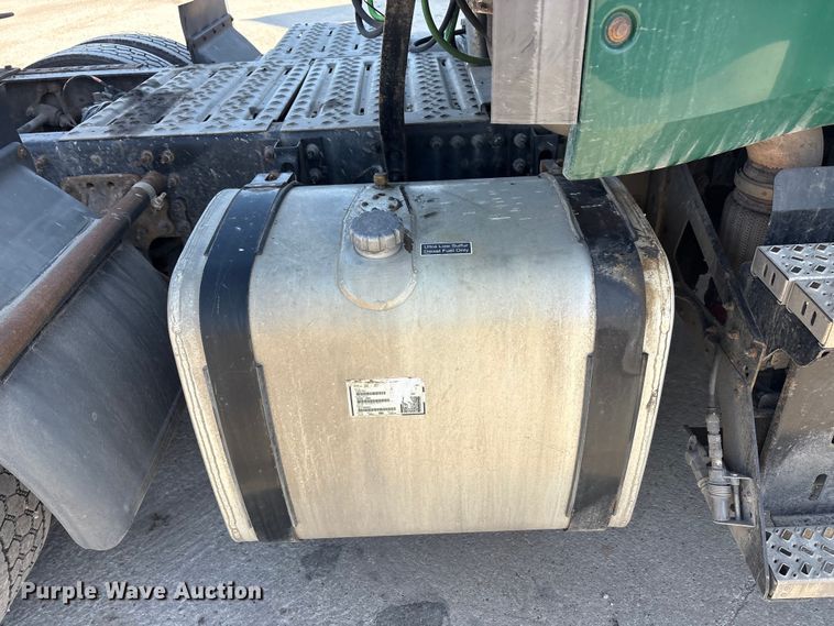 image for item FG1019 2016 Mack CXU613 semi truck