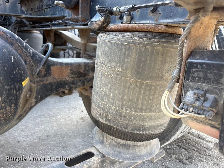 image for item FG1019 2016 Mack CXU613 semi truck